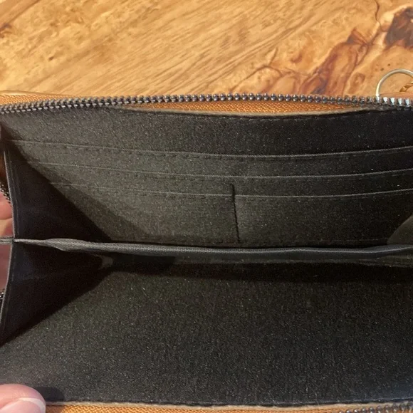 Beverly Hills Polo Club Crossbody - Picture 7 of 9